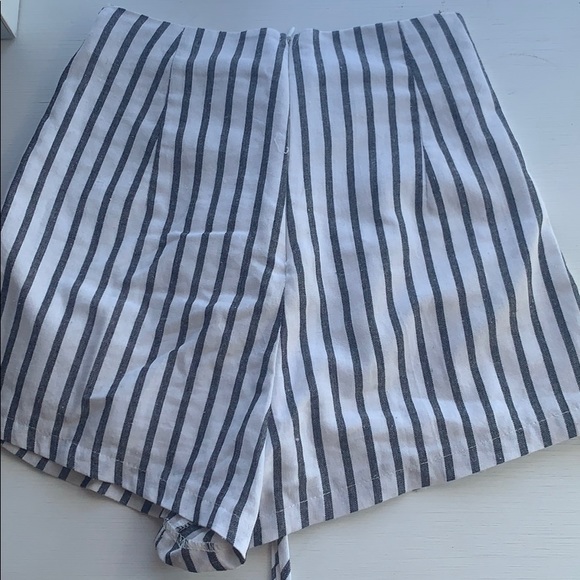 LF striped short with zipper and front tie - Picture 4 of 4